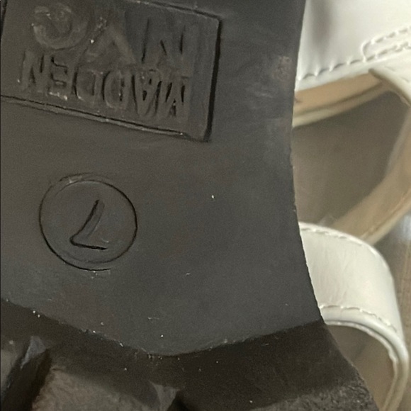 Stylish Black and White Women's Sandals - Picture 5 of 7